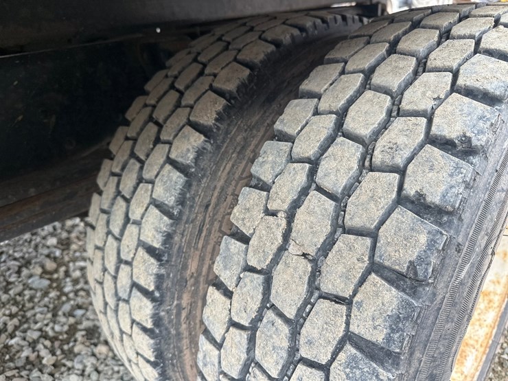 2000-gmc-t6500-image-73