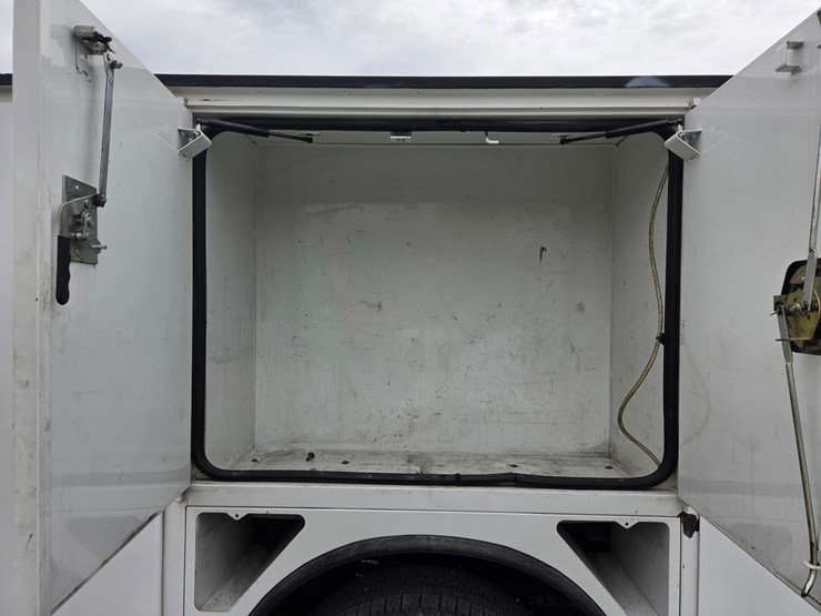 2019-ford-f350-xlt-image-32
