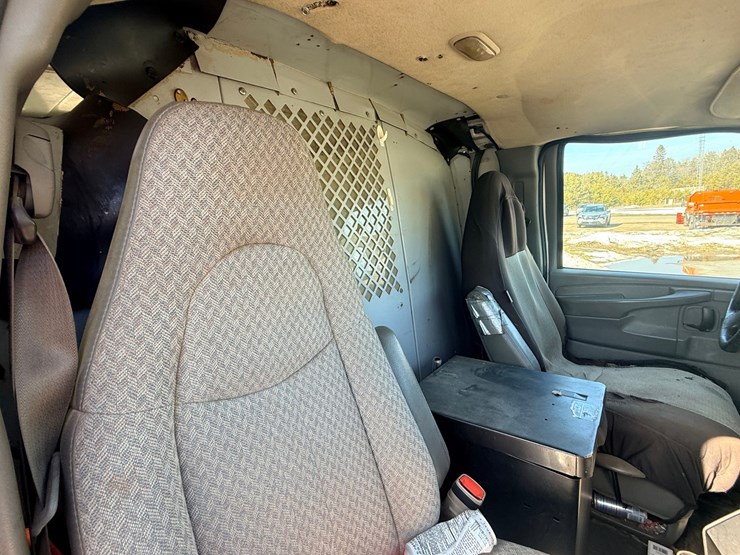 2004-chevrolet-3500-image-41