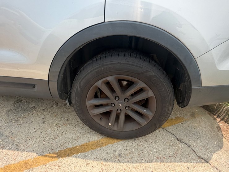 2017-ford-explorer-image-5