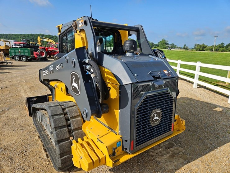 john-deere-335-image-24