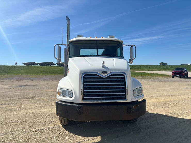 #2160-•-2000-mack-cxn-613-vision-cab-chassis-image-6