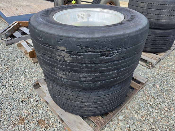 #6463-•-(2)-445/50r22.5-tires-w/-aluminum-rims-image-1