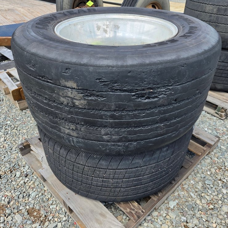 #6463 • (2) 445/50R22.5 Tires W/ Aluminum Rims