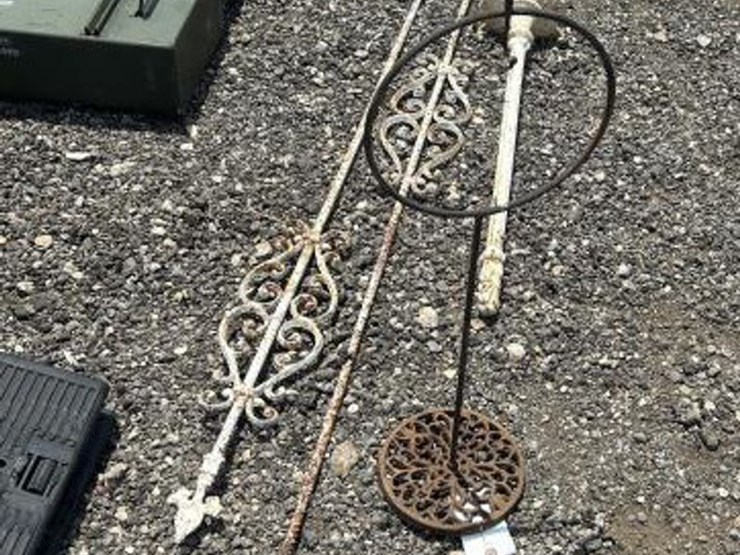 #221-•-wrought-iron-garden-stakes-image-1