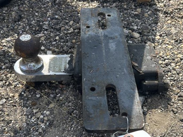 #124-•-ball-mount-trailer-hitch-w/-2"-ball-image-4