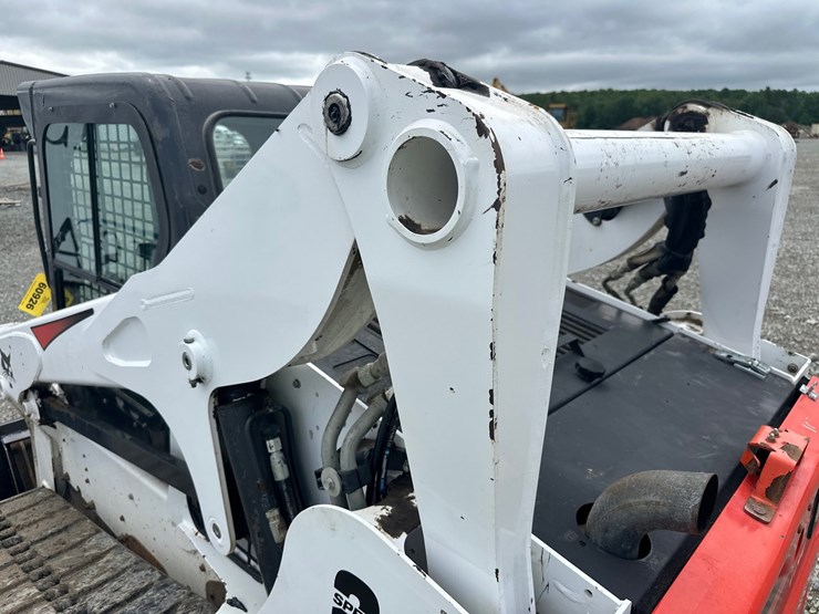 2020-bobcat-t740-image-15