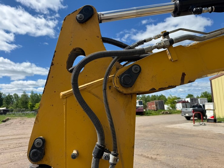 caterpillar-305.5e2-image-18