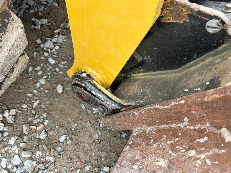 2022-caterpillar-262d3-image-16