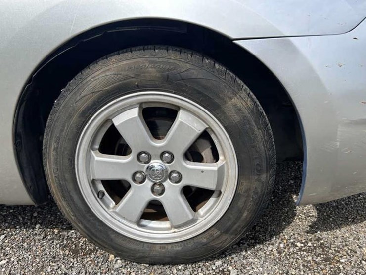 #5-•-2005-toyota-prius-image-19
