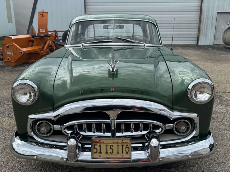 1951-packard-four-door-sedan-image-1