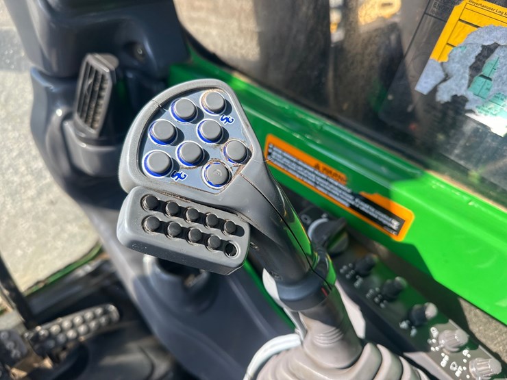2016-deere-2154d-image-63