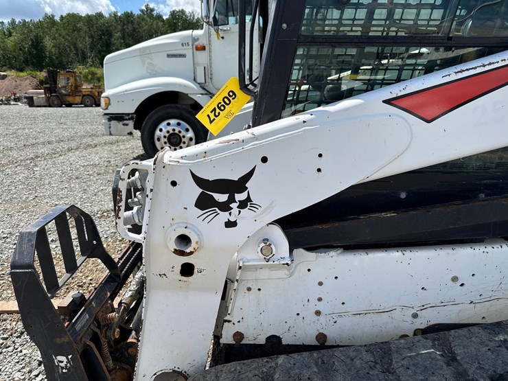 2020-bobcat-t740-image-15