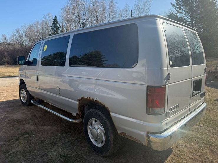 2008-ford-e350-xlt-image-3