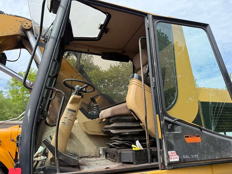 caterpillar-m318-image-90