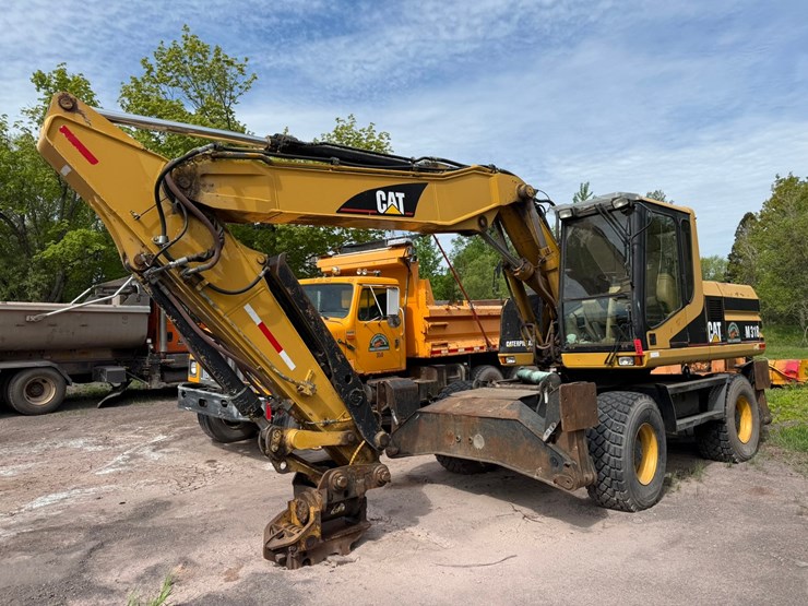 caterpillar-m318-image-1