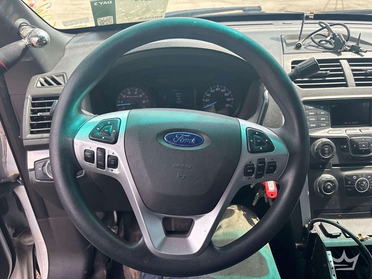 2015-ford-explorer-image-13