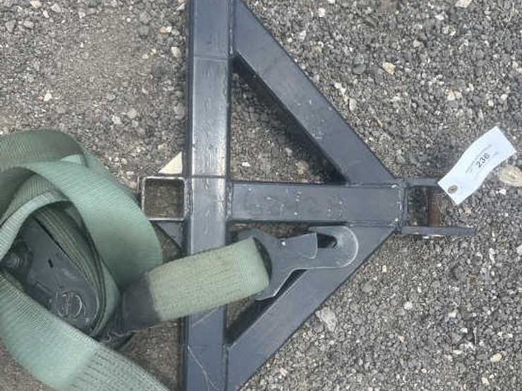#236-•-3-pt-trailer-hitch-adapter-w/-ratchet-strap-image-4