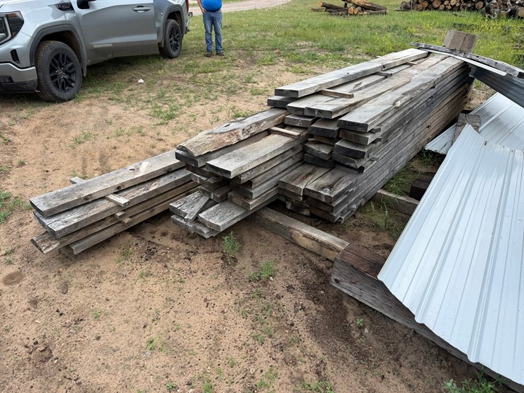 #1762-•-rough-sawn-oak-lumber-image-4