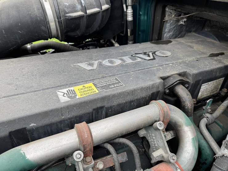 #1858-•-2007-volvo-10th-anniversary-series-sleeper-cab-truck-tractor-image-67