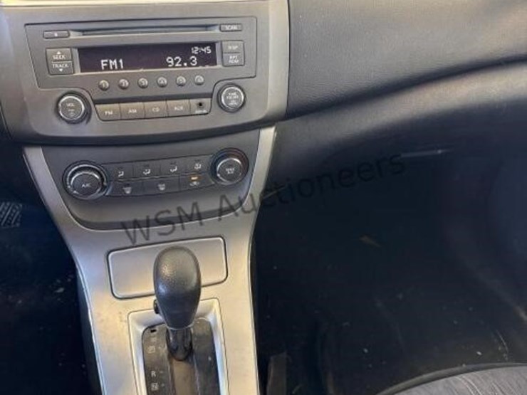 2014-nissan-sentra-sv-sdn-image-18