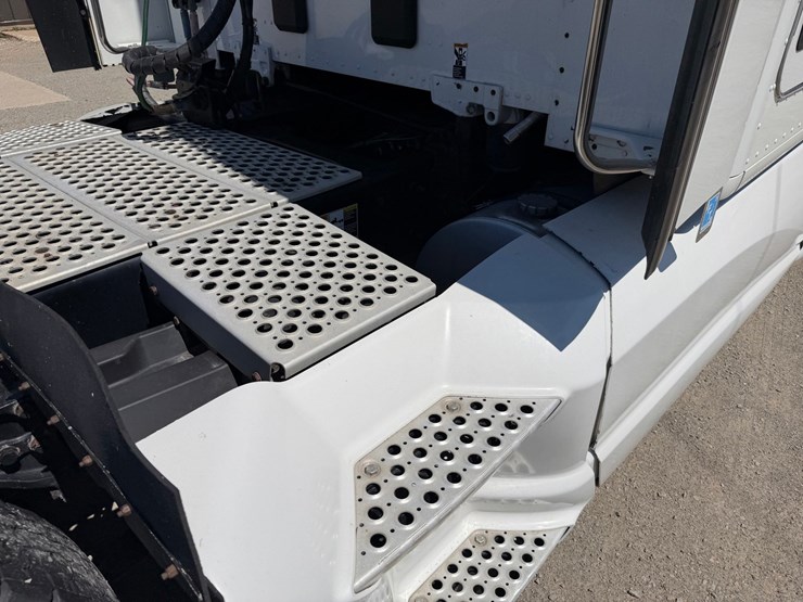 2018-kenworth-t680-image-37