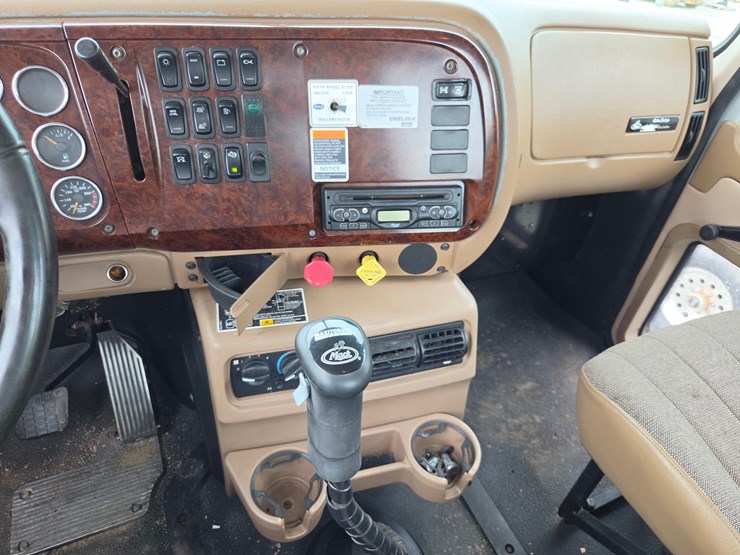 2007-mack-granite-cv713-image-59