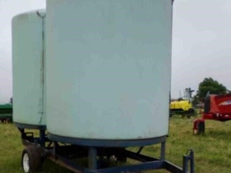 2-cone-2500-gal-fertilizer-tanks-on-trailer-image-3