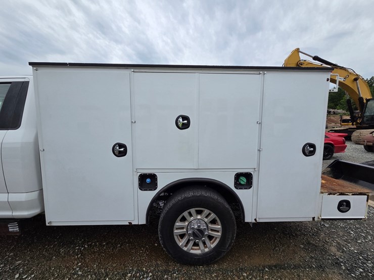 2019-ford-f350-xlt-image-21