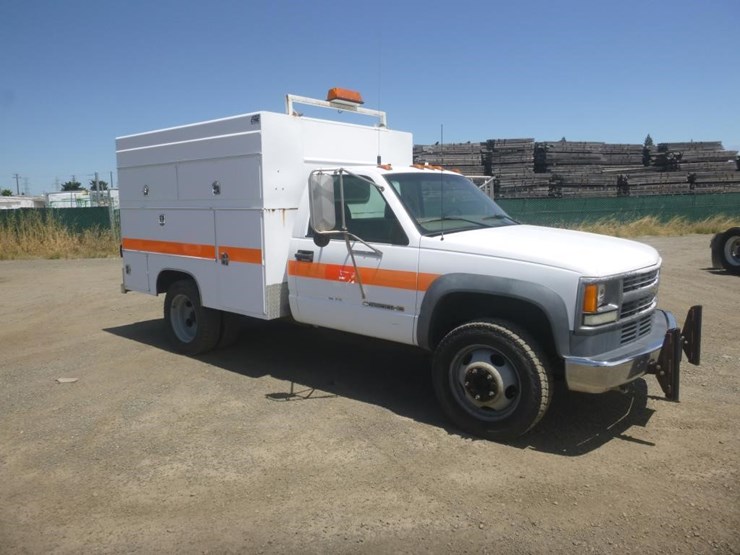 2002-chevrolet-3500-image-2