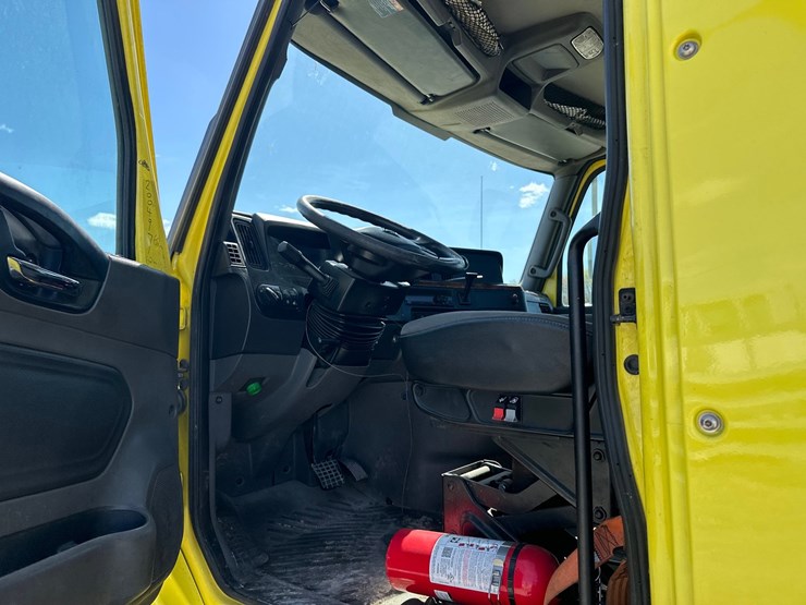 #60118-•-2019-international-rh613-day-cab-truck-tractor-image-48