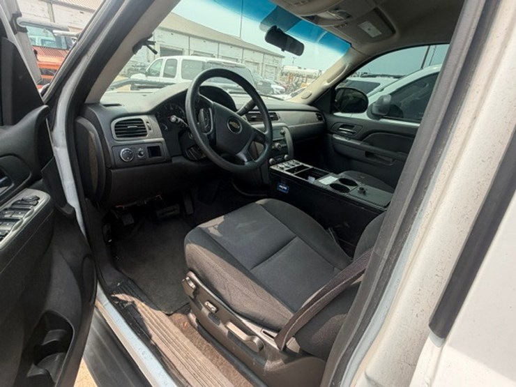 2011-chevrolet-tahoe-image-19