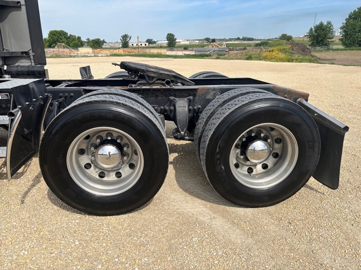 #2164-•-2022-freightliner-cascadia-pt126slp-sleeper-cab-truck-tractor-image-116