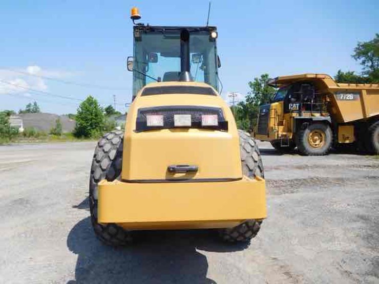 2011-caterpillar-cs74-image-7