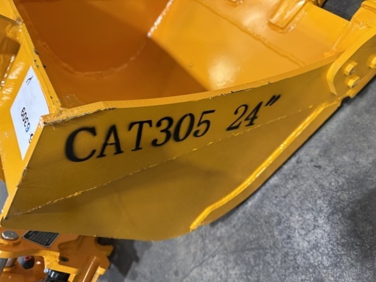 2026-caterpillar-305-image-5