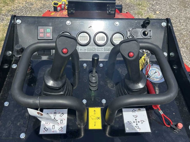#52-•-mini-skid-steer-loader---ft-v1000---diesel-image-10