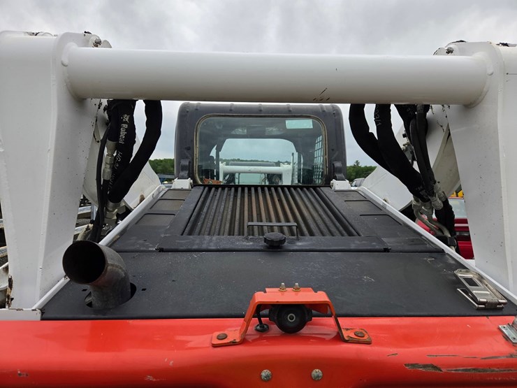2020-bobcat-t740-image-21