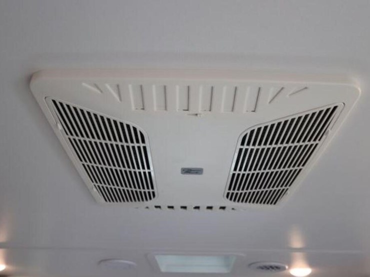 2025-ford-transit-image-52