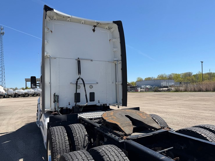 2018-kenworth-t680-image-18