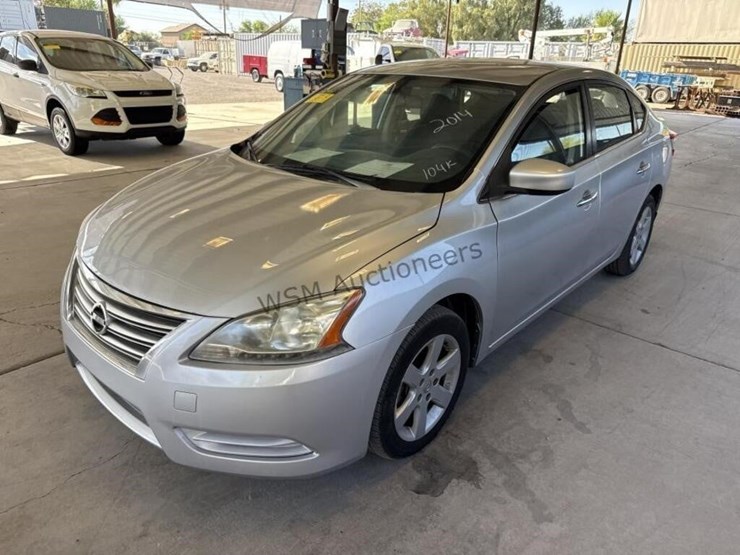 2014-nissan-sentra-sv-sdn-image-4