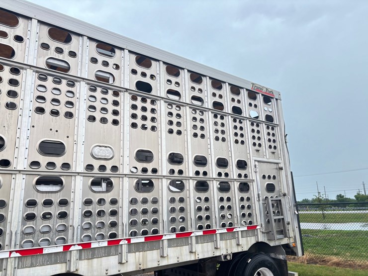 2017-eby-livestock-trailer-image-12