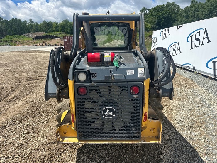 2015-deere-320e-image-4