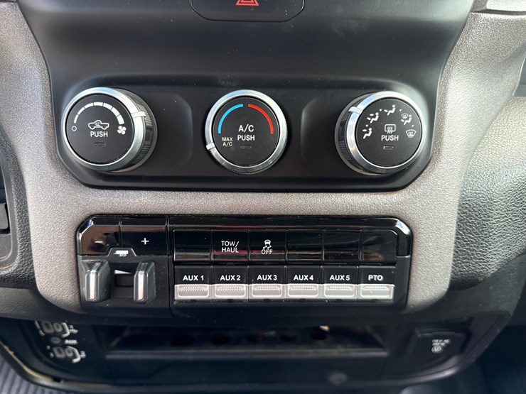 2019-dodge-3500-image-46