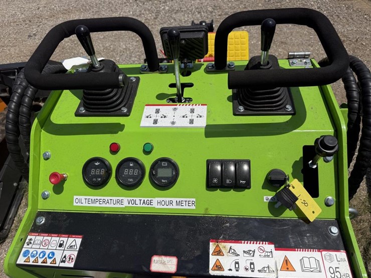 #50-•-mini-skid-steer-loader---ft36c---gas-image-8