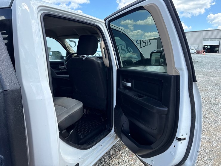 2019-dodge-3500-image-38