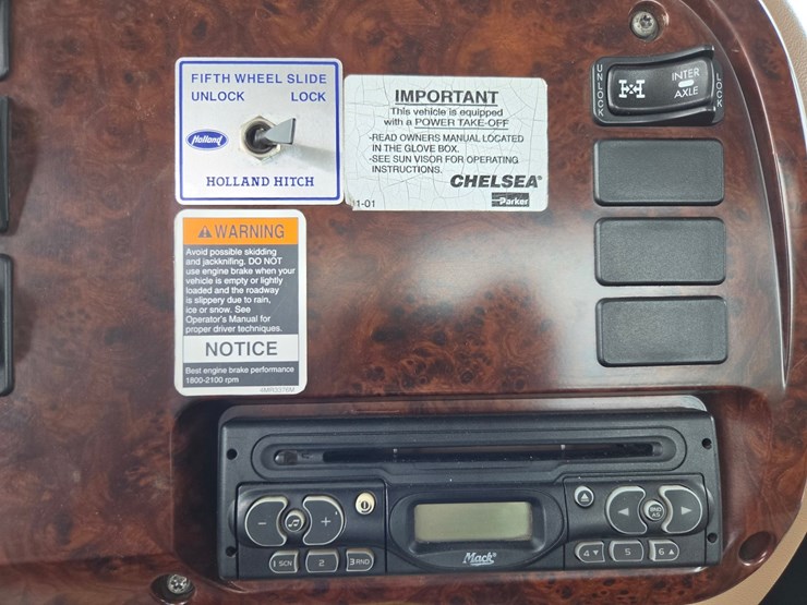 2007-mack-granite-cv713-image-64