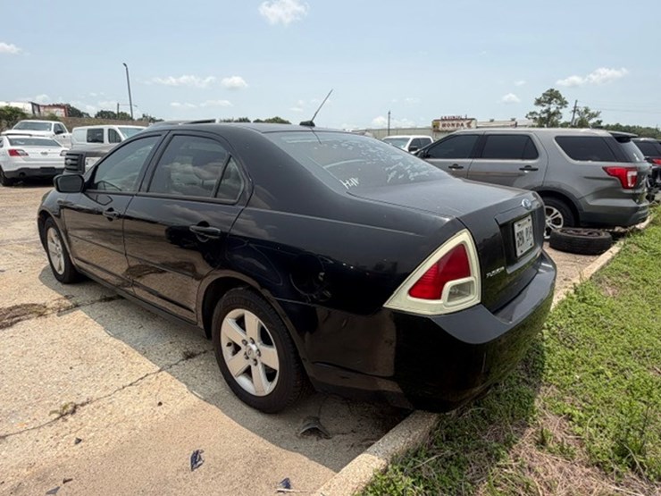 #64-•-2008-ford-fusion-image-4