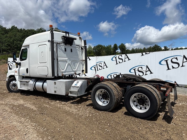 2017-freightliner-cascadia-125-image-3
