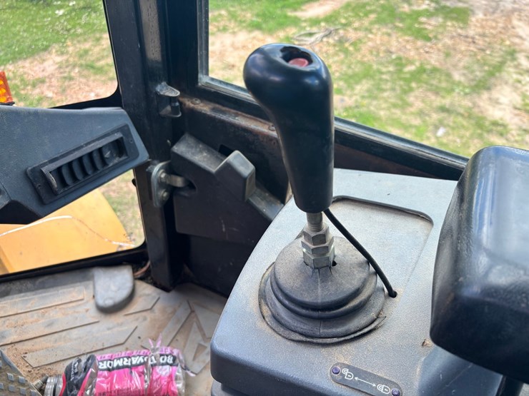 caterpillar-928g-image-54