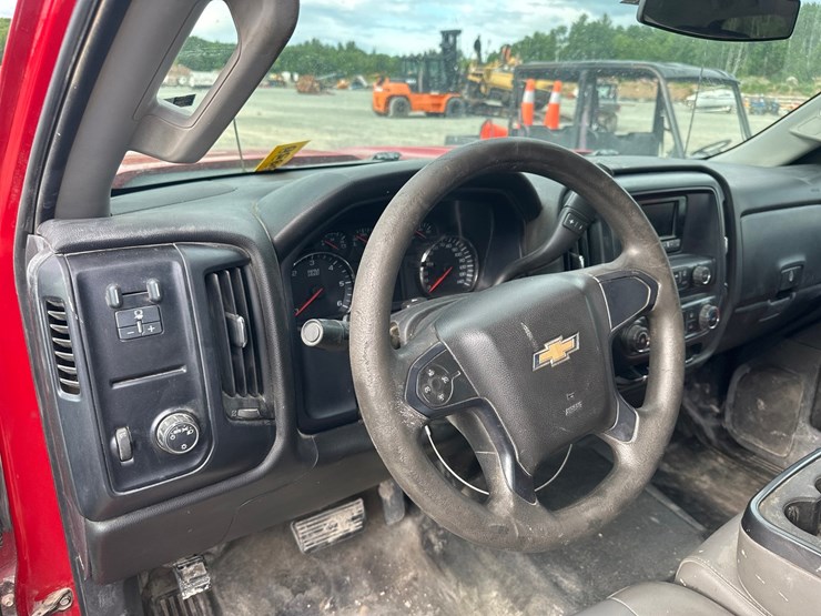 2015-chevrolet-silverado-2500hd-image-30